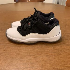Air Jordan11 Retro Low Size 5Y Tuxedo 528896 110